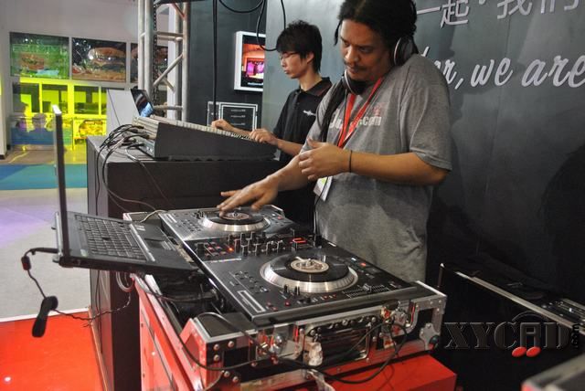 dj表演.JPG