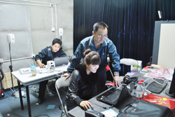 胡老师在教学生用工作站2.jpg