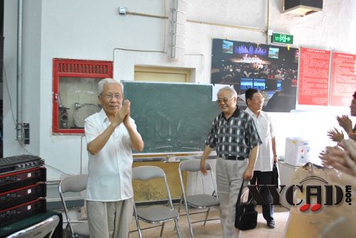 中国传媒大学两位前院长来探.jpg